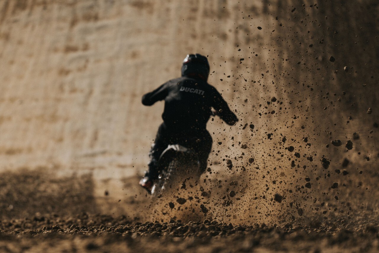 Ducati debutta nel motocross (con lo zampino di Tony Cairoli)